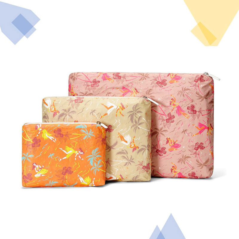 Bolsa de cosméticos ecológica Hula Sage Medium Tyvek - adorável, espaçosa e resistente à água, organizador de maquiagem e produtos de higiene pessoal para mulheres com design de preguiça